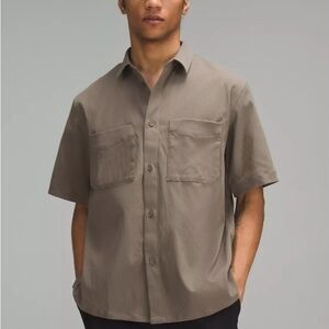 Lululemon men’s relaxed-fit shirt nomad